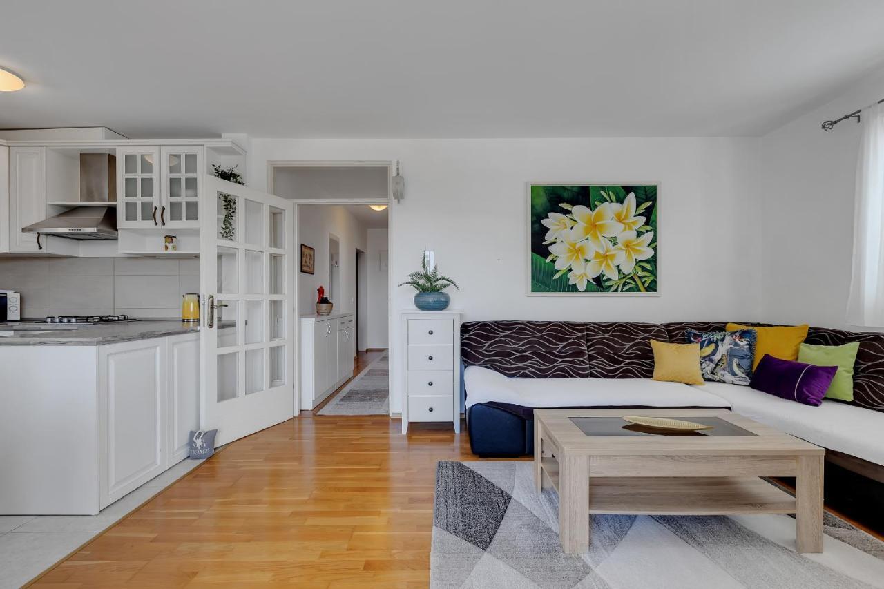 Apartment Pine Fine With Free Parking Makarska Exterior foto