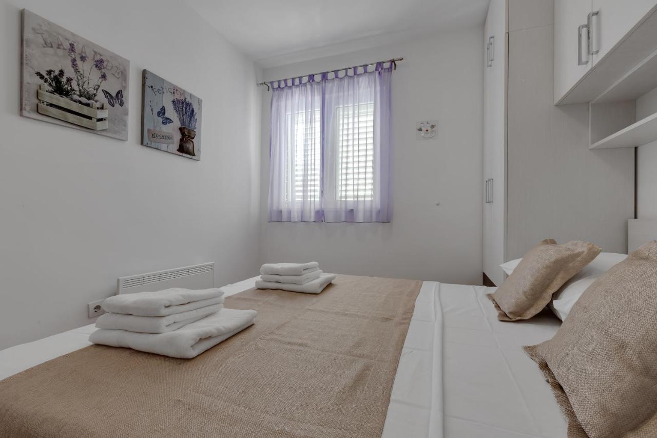 Apartment Pine Fine With Free Parking Makarska Exterior foto