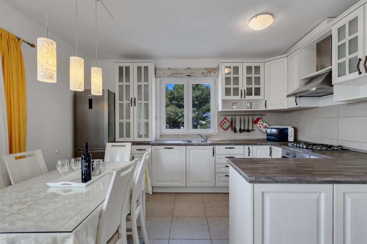 Apartment Pine Fine With Free Parking Makarska Exterior foto