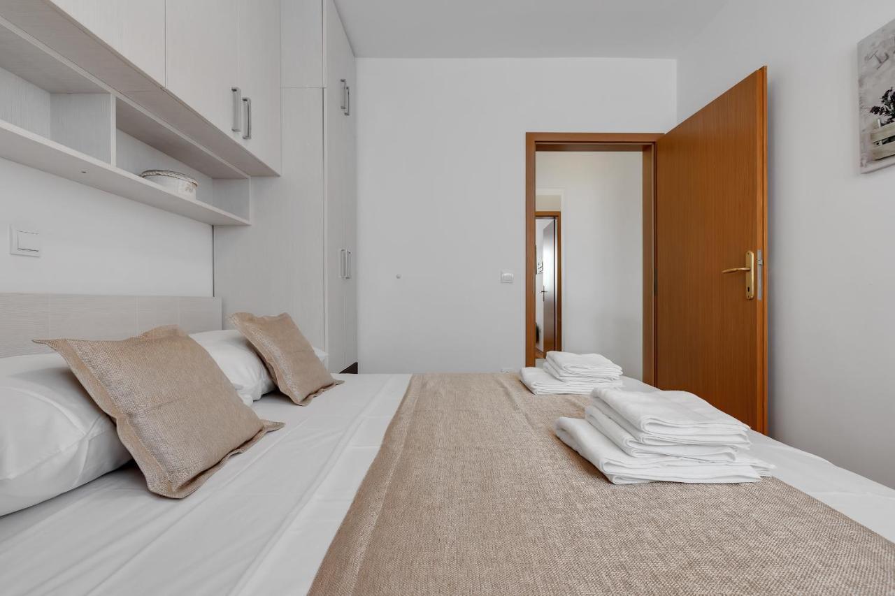 Apartment Pine Fine With Free Parking Makarska Exterior foto