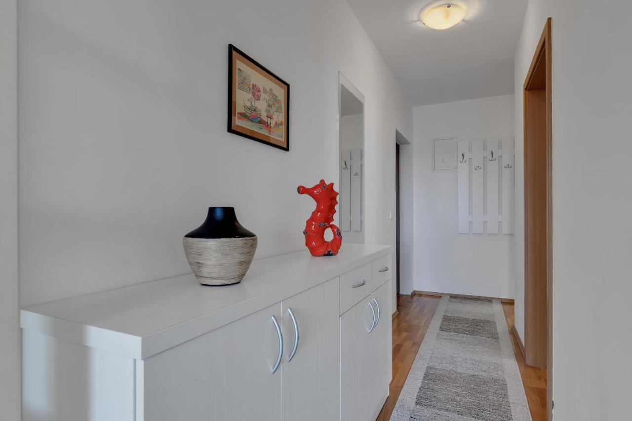 Apartment Pine Fine With Free Parking Makarska Exterior foto
