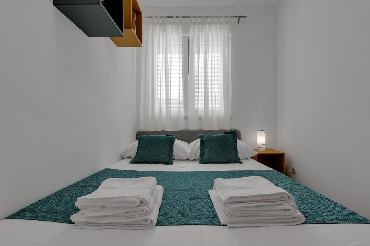 Apartment Pine Fine With Free Parking Makarska Exterior foto