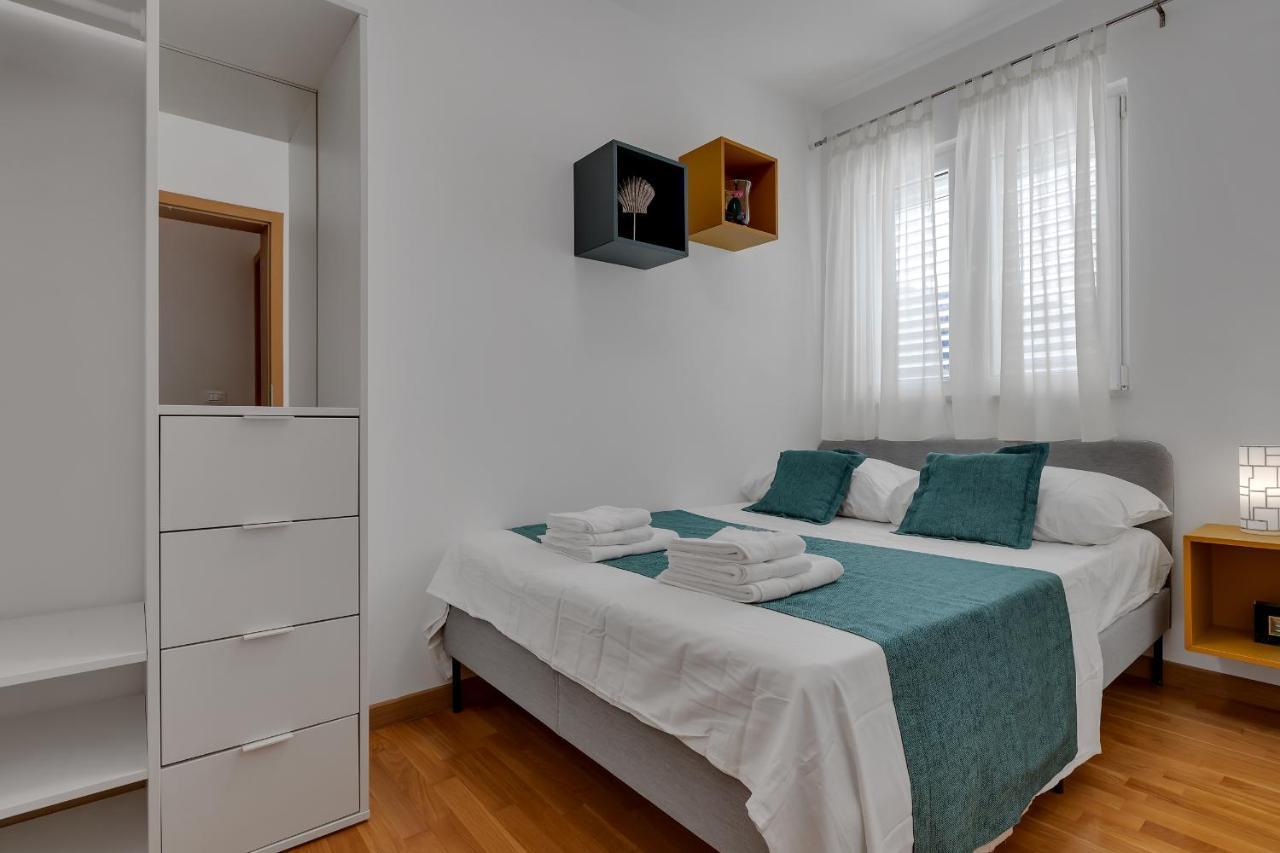 Apartment Pine Fine With Free Parking Makarska Exterior foto